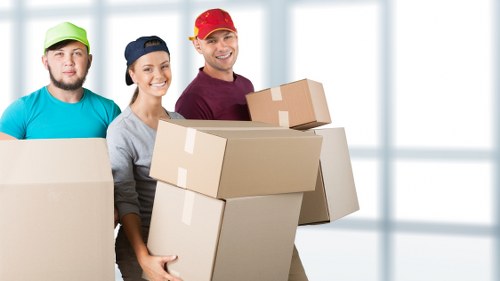 Residential packing and unpacking support for a smooth move in Queensway
